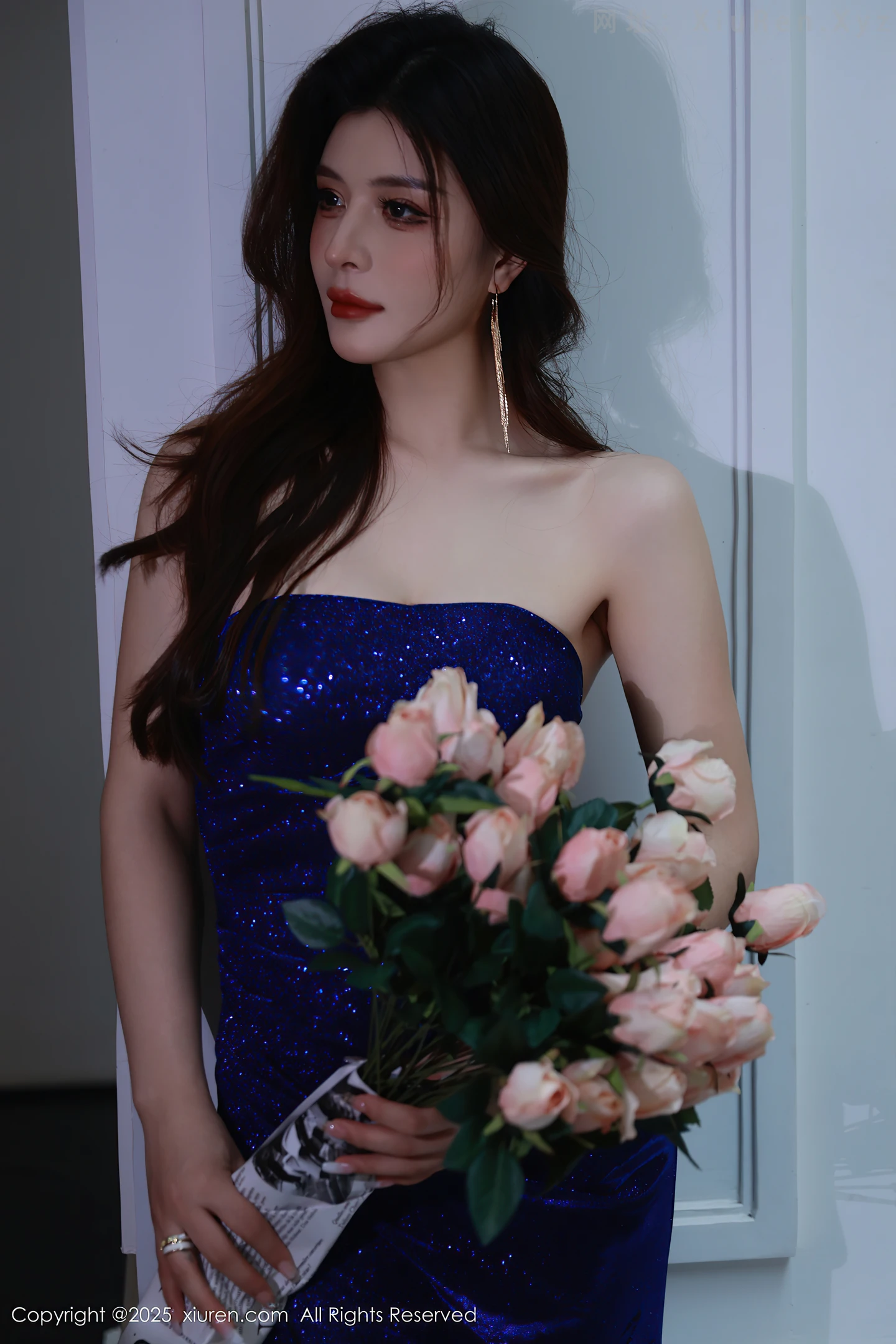 图片[2]-[XiuRen秀人网] VOL.10740 模特阿依莎性感蓝色连衣裙露蓝色内衣配黑丝袜秀曼妙身材诱惑写真71P-秀人网官方网站